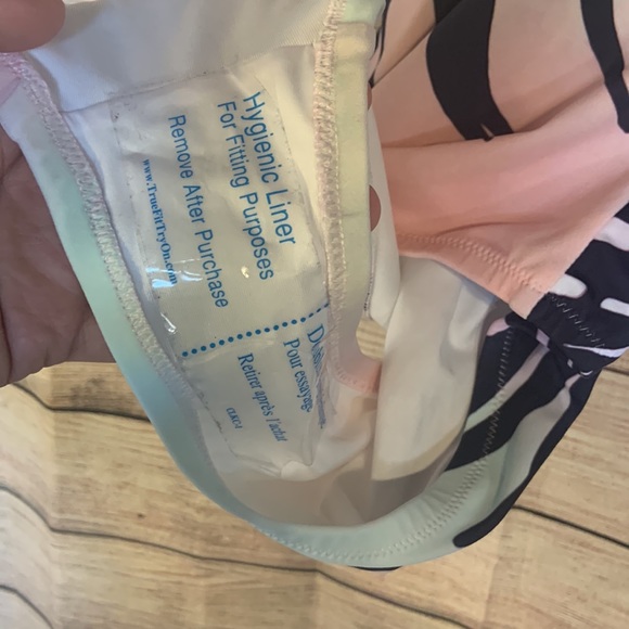 NWT-VS Pink Palm print keyhole one piece L - Picture 6 of 9